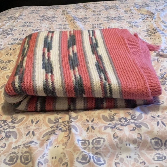 Knitted Lap Sofa Throw With Tassels Southwest Design 59” x 47” - Picture 7 of 15